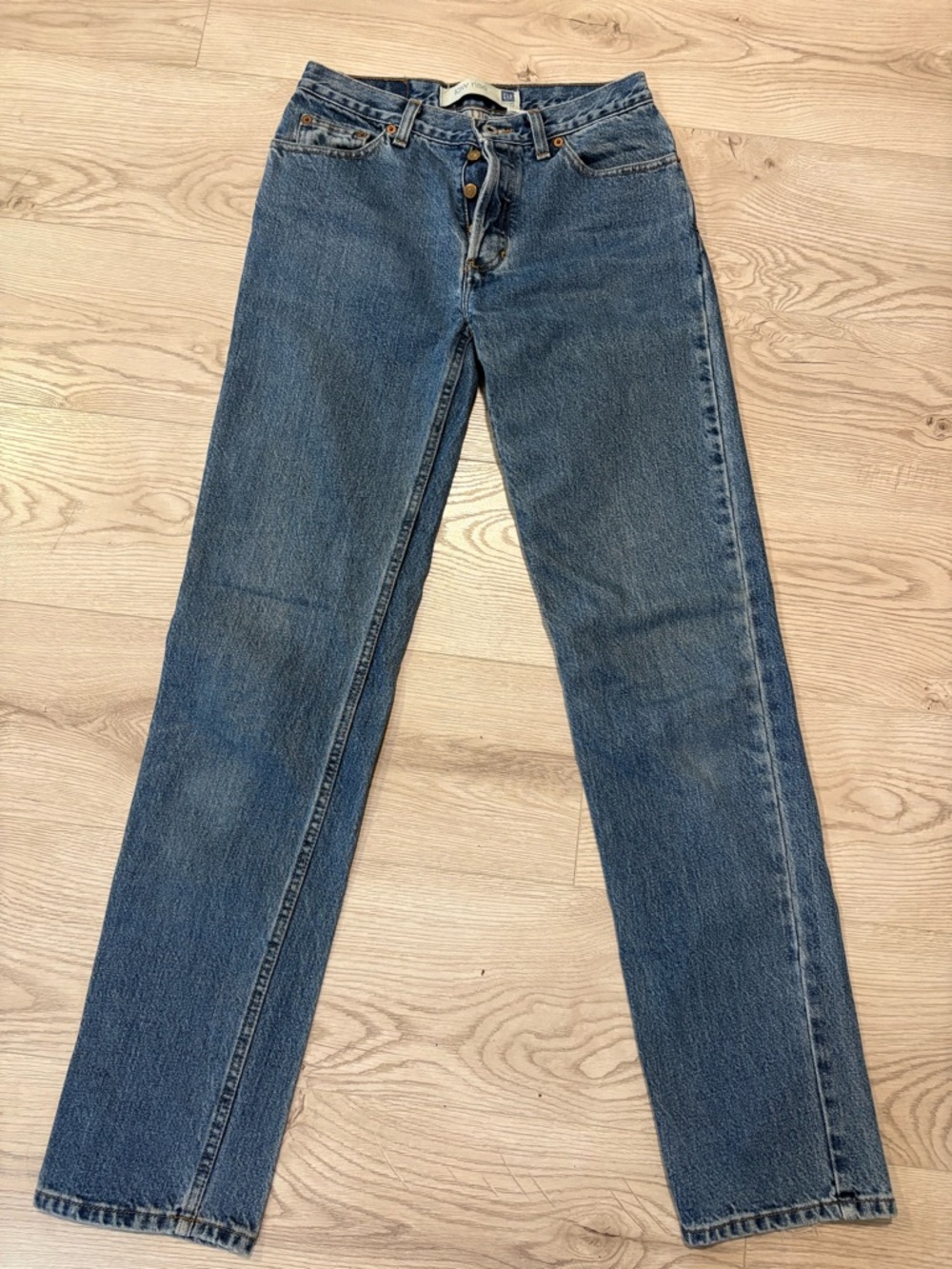 GAP women’s low-rise 4L straight leg, button-fly GUC